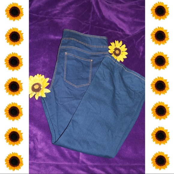 🌻 High Waist Flare Leg Jeans - Picture 2 of 6